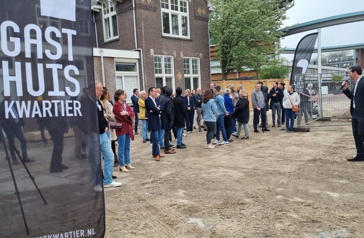 Wethouder Pieter Paul Slikker gaf donderdag 11 april samen met AM en Heijmans het officiële startsein voor de bouw van het Gasthuiskwartier